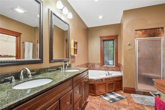 1154 Kettering Rd, Marion, IA 52302