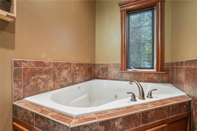 1154 Kettering Rd, Marion, IA 52302