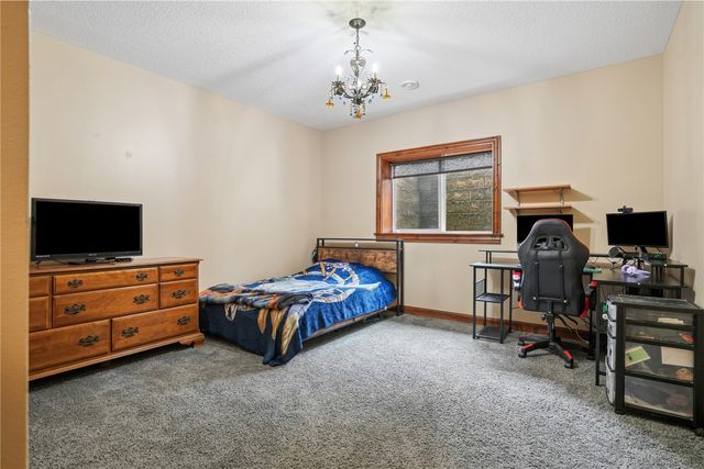1154 Kettering Rd, Marion, IA 52302