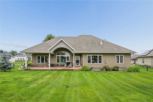 1154 Kettering Rd, Marion, IA 52302