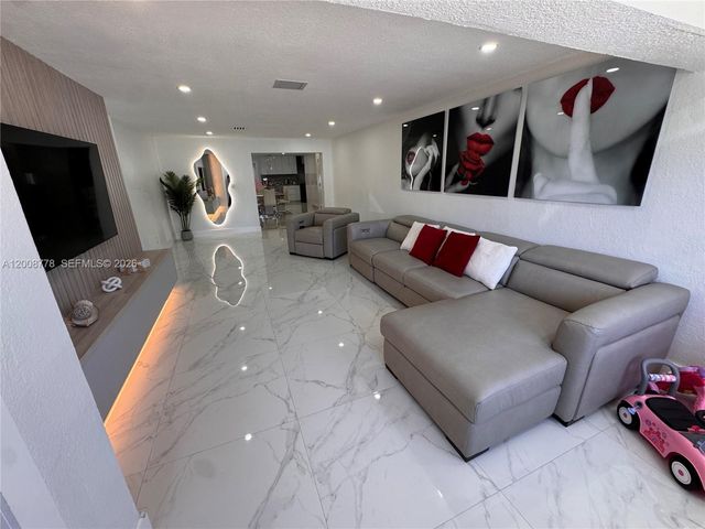 10412 SW 173rd St, Miami, FL 33157