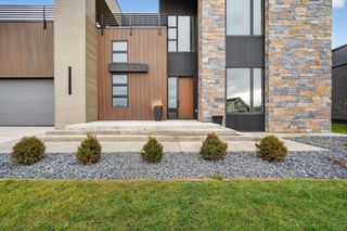 11957 Meadow Springs Drive, Johnston, IA 50131