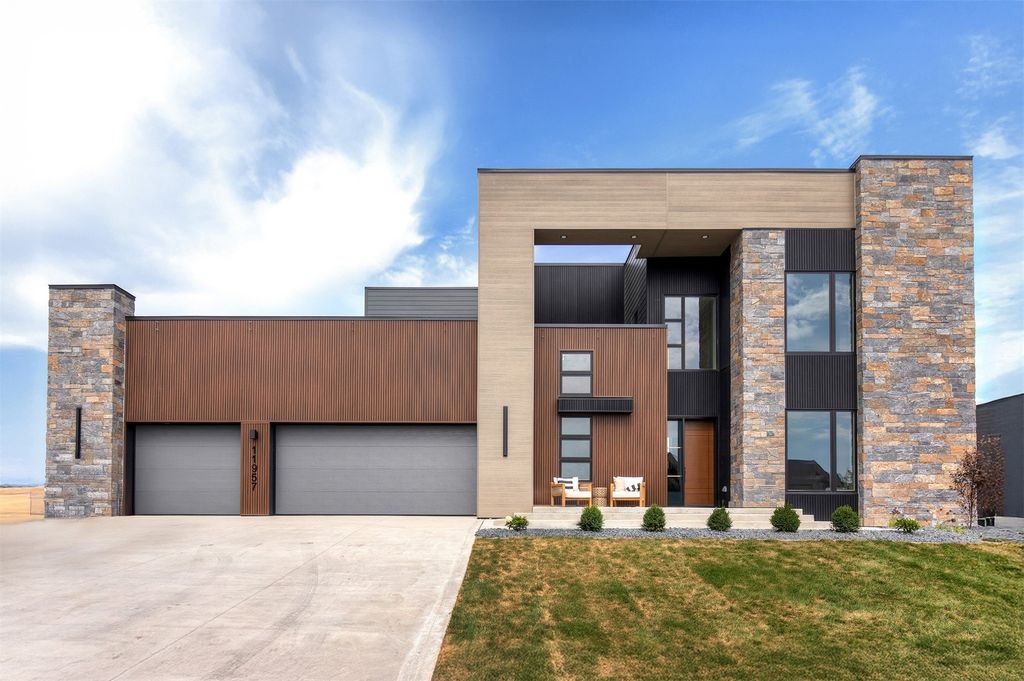 11957 Meadow Springs Drive, Johnston, IA 50131