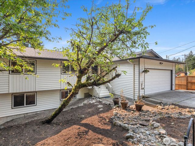 10830 Lake View Drive, Lake Stevens, WA 98258