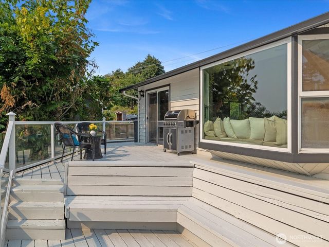 10830 Lake View Drive, Lake Stevens, WA 98258