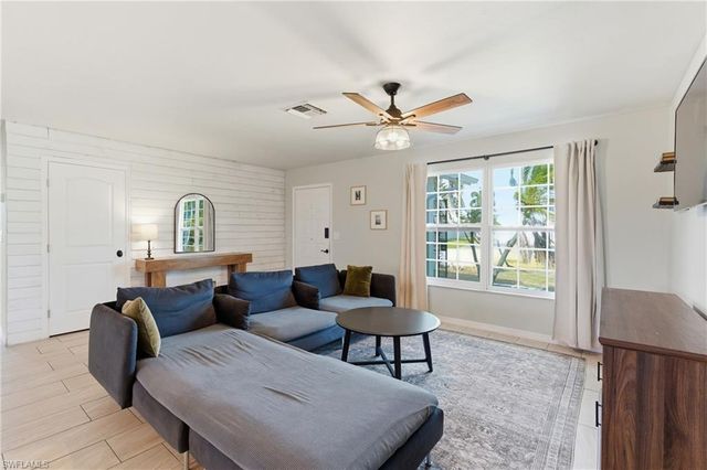 428 33rd TER, Cape Coral, FL 33914