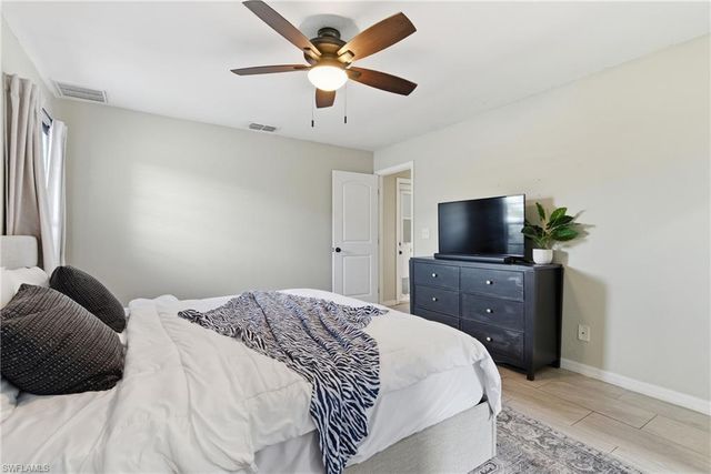 428 33rd TER, Cape Coral, FL 33914