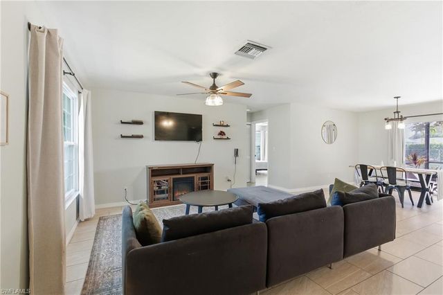 428 33rd TER, Cape Coral, FL 33914