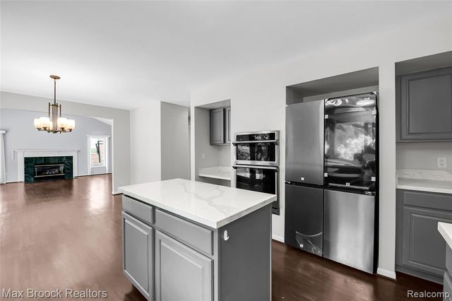 107 Millstone Drive, Troy, MI 48084