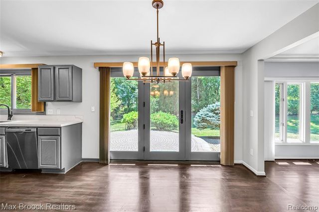 107 Millstone Drive, Troy, MI 48084