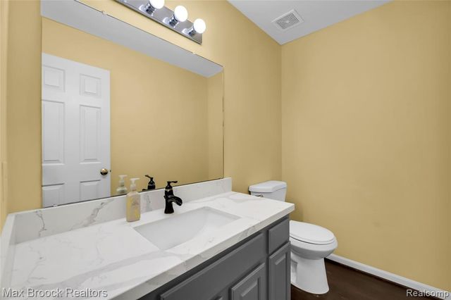 107 Millstone Drive, Troy, MI 48084
