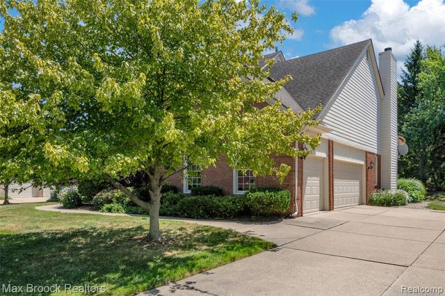 107 Millstone Drive, Troy, MI 48084