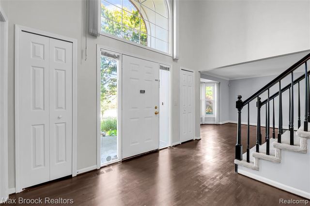 107 Millstone Drive, Troy, MI 48084