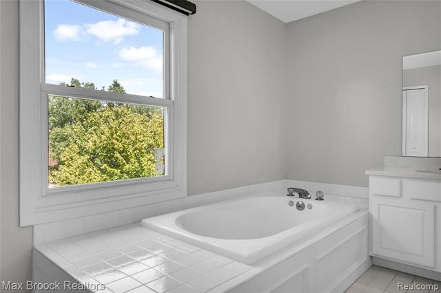 107 Millstone Drive, Troy, MI 48084