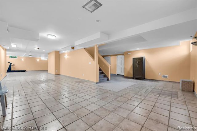 107 Millstone Drive, Troy, MI 48084