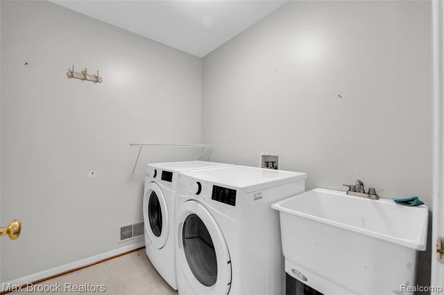 107 Millstone Drive, Troy, MI 48084