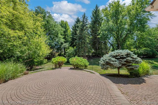 107 Millstone Drive, Troy, MI 48084