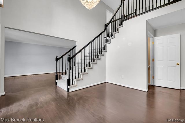 107 Millstone Drive, Troy, MI 48084