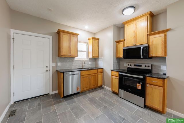 1810 Locust Street, Omaha, NE 68110