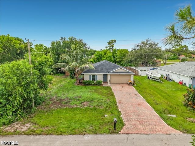 4306 NE 24th PL, Cape Coral, FL 33909