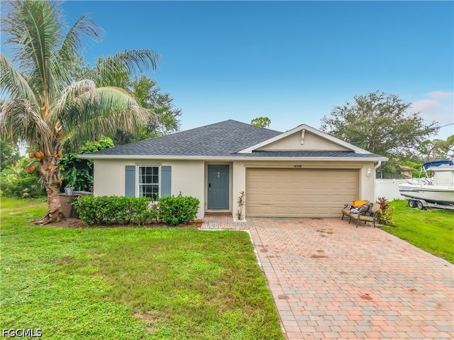 4306 NE 24th PL, Cape Coral, FL 33909