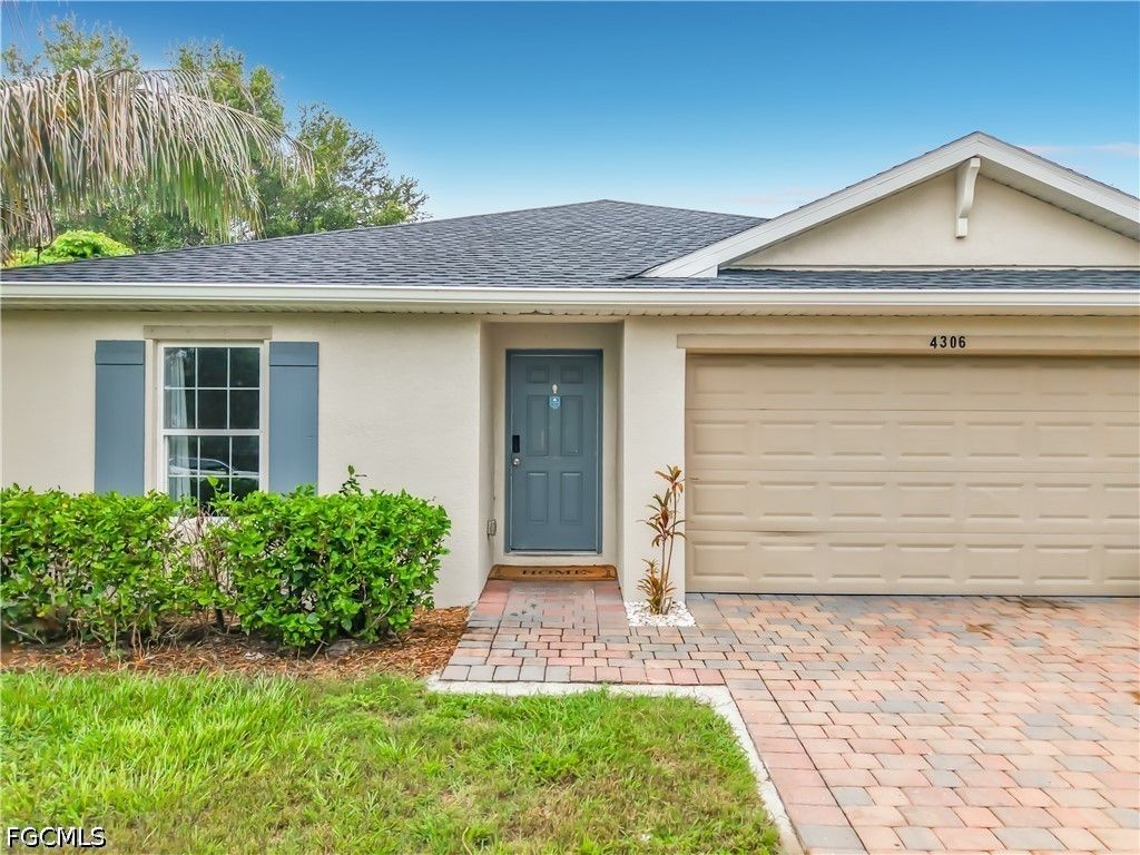 4306 NE 24th PL, Cape Coral, FL 33909