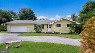 2834 FOREST DR, Coopersburg, PA 18036
