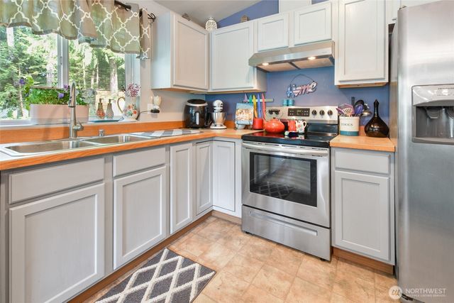 140 SE Foxglove Avenue, Shelton, WA 98584