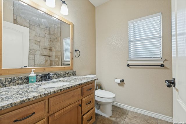 108 Ridgecrest, Floresville, TX 78114