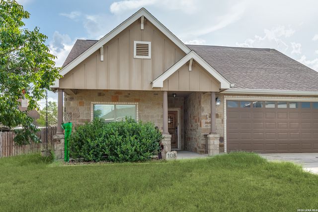 108 Ridgecrest, Floresville, TX 78114