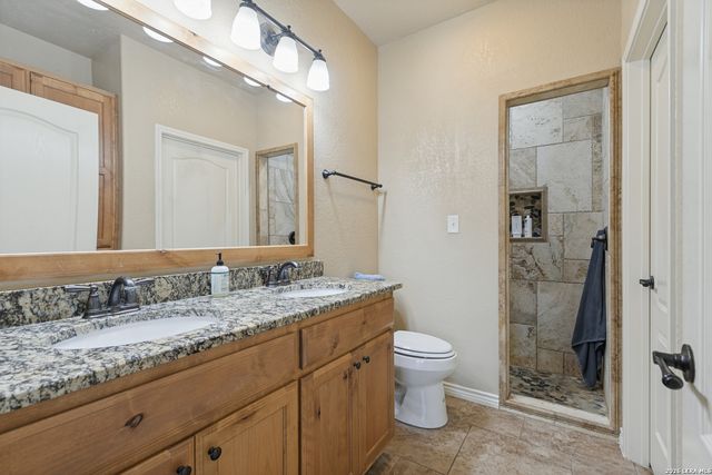 108 Ridgecrest, Floresville, TX 78114
