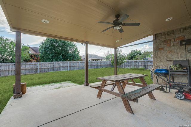 108 Ridgecrest, Floresville, TX 78114