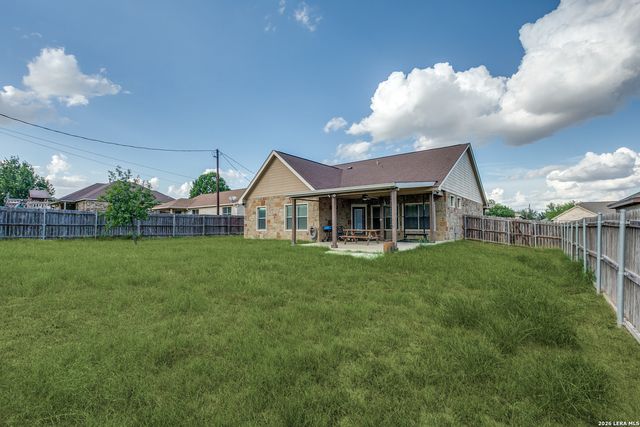 108 Ridgecrest, Floresville, TX 78114