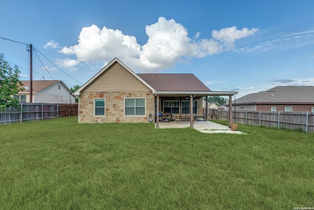 108 Ridgecrest, Floresville, TX 78114