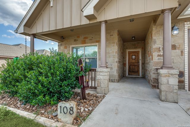 108 Ridgecrest, Floresville, TX 78114