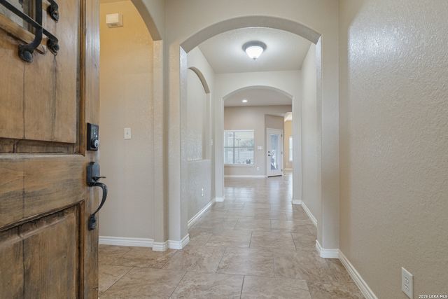 108 Ridgecrest, Floresville, TX 78114