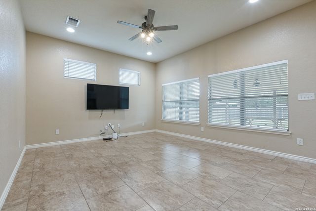 108 Ridgecrest, Floresville, TX 78114