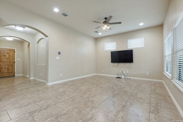 108 Ridgecrest, Floresville, TX 78114