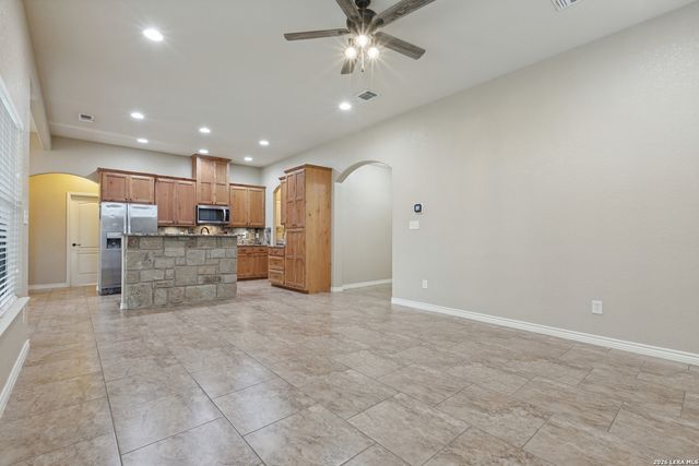 108 Ridgecrest, Floresville, TX 78114