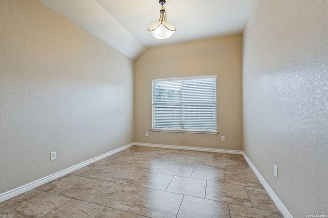 108 Ridgecrest, Floresville, TX 78114