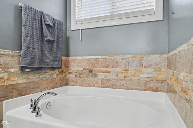 413 Rossendale Drive, Hope Mills, NC 28348