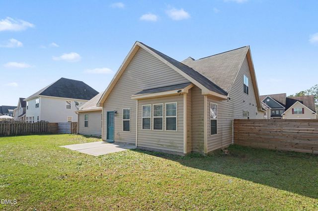 413 Rossendale Drive, Hope Mills, NC 28348