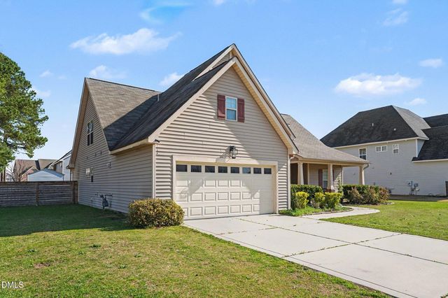 413 Rossendale Drive, Hope Mills, NC 28348