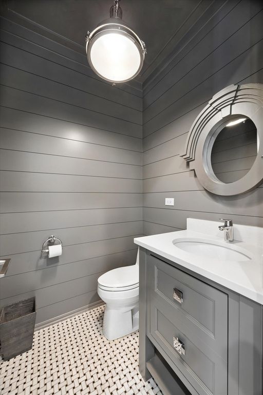 Image 13 of property listing at 211 S Monroe Street, Hinsdale, IL 60521