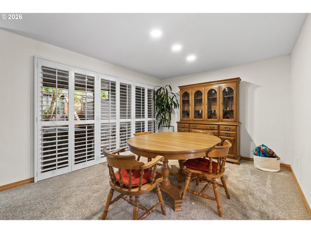 31 GREENRIDGE Ct, Lake Oswego, OR 97035