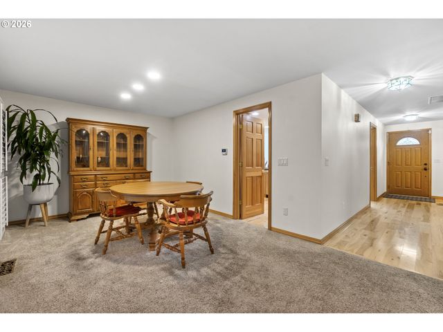 31 GREENRIDGE Ct, Lake Oswego, OR 97035