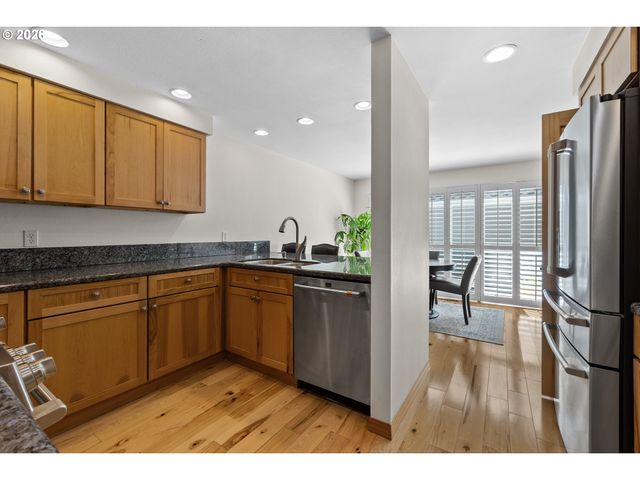 31 GREENRIDGE Ct, Lake Oswego, OR 97035