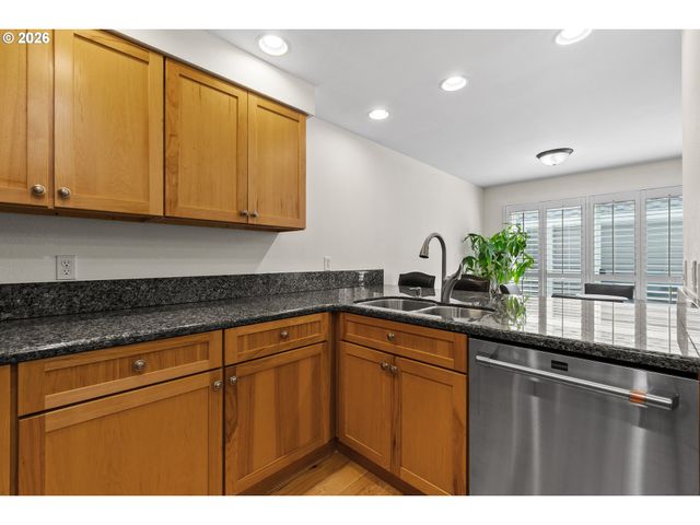 31 GREENRIDGE Ct, Lake Oswego, OR 97035