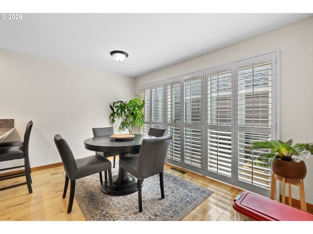 31 GREENRIDGE Ct, Lake Oswego, OR 97035
