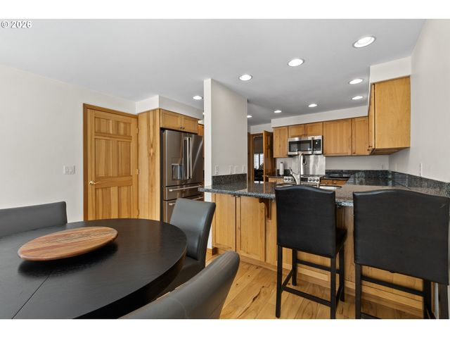 31 GREENRIDGE Ct, Lake Oswego, OR 97035